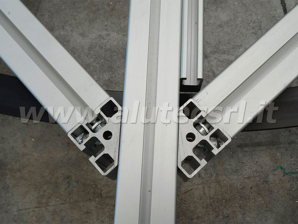 104503 - 45x45 Angle / 8mm Groove / Groove / Aluminium profiles / Products / Alutec | Profili in alluminio, sistemi di trasporto e automazione industriale - Alutec Group 104503 - 45x45 Angle / 8mm Groove / Groove / Aluminium profiles / Products / Alutec | Profili in alluminio, sistemi di trasporto e automazione industriale - Alutec Group